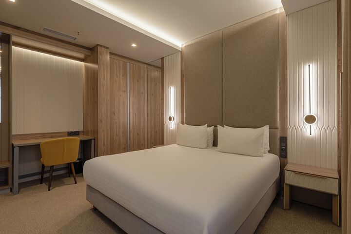 Room 5 of 43