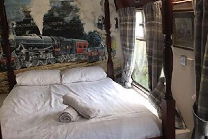 Room 9 of 25