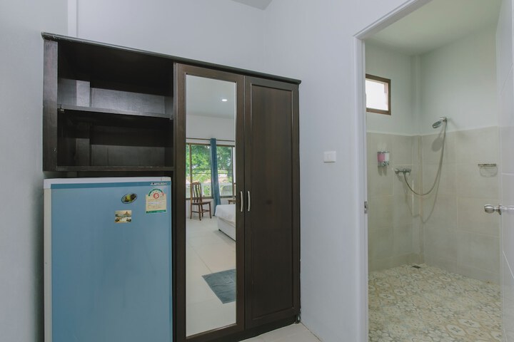 Room 18 of 157