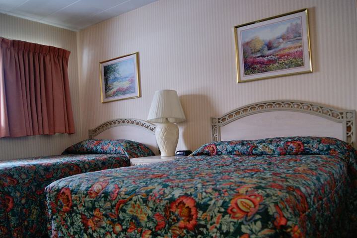 2 Queen Beds (9 of 12)