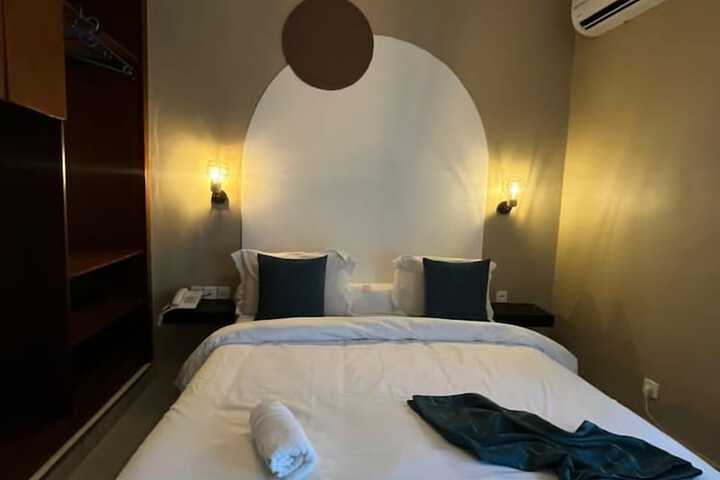Room 6 of 33