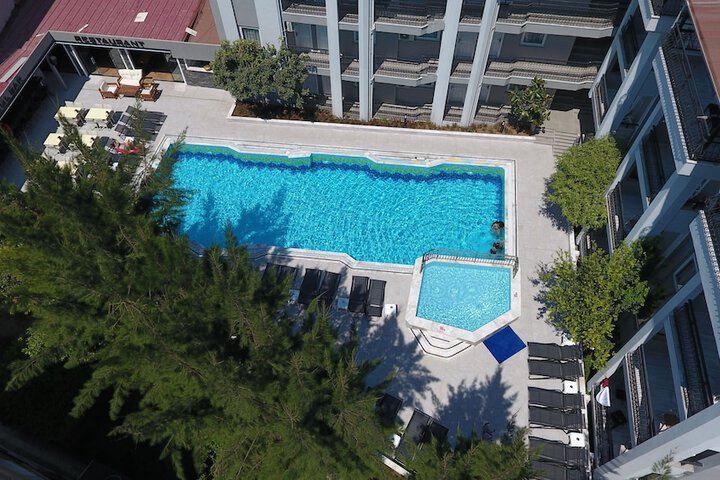 Pool 33 of 39