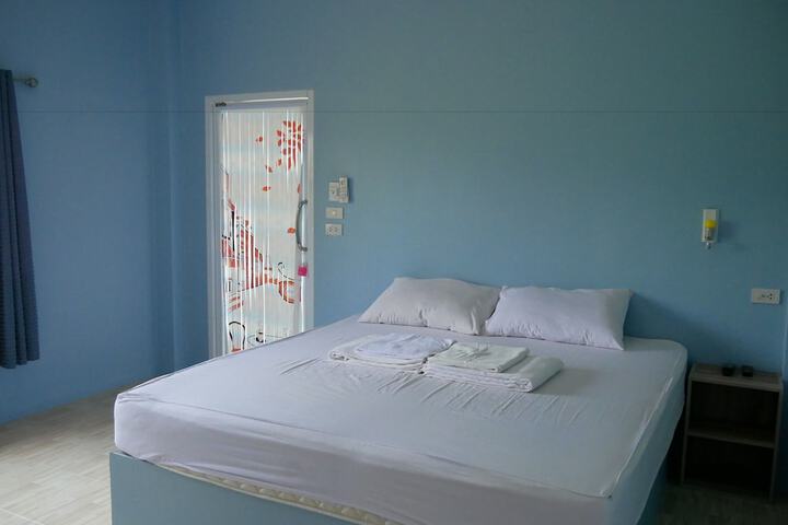 Room 6 of 25