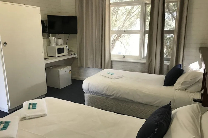 Room 3 of 16