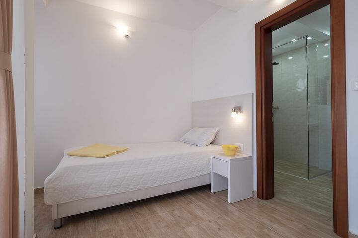 Room 14 of 54
