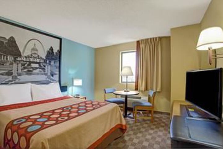 Room 33 of 48