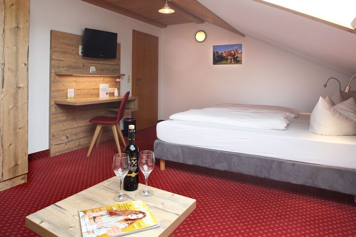 Room 6 of 32