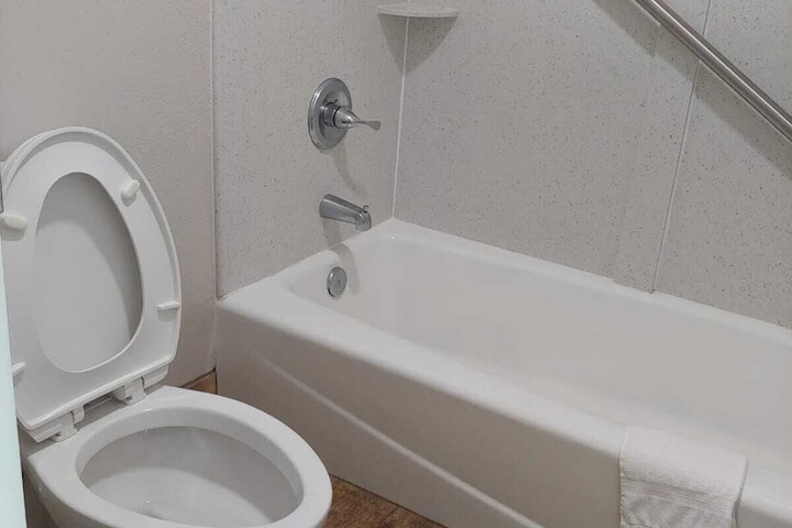 Standard Room, King or Two Doubles (1 of 5)