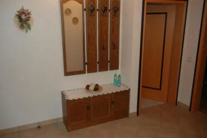 Room 5 of 17