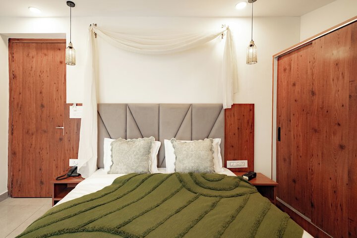 Room 2 of 35