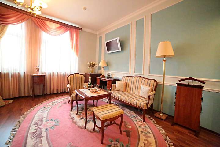 Room 21 of 33