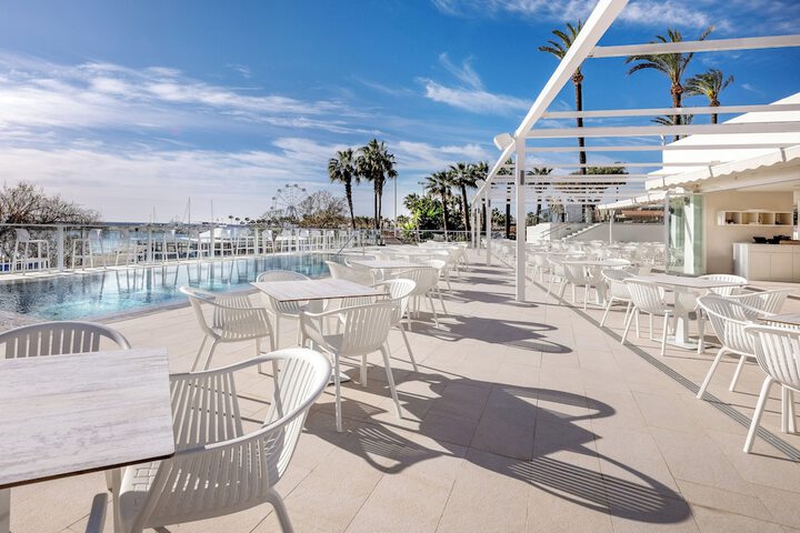 Hotel Pool