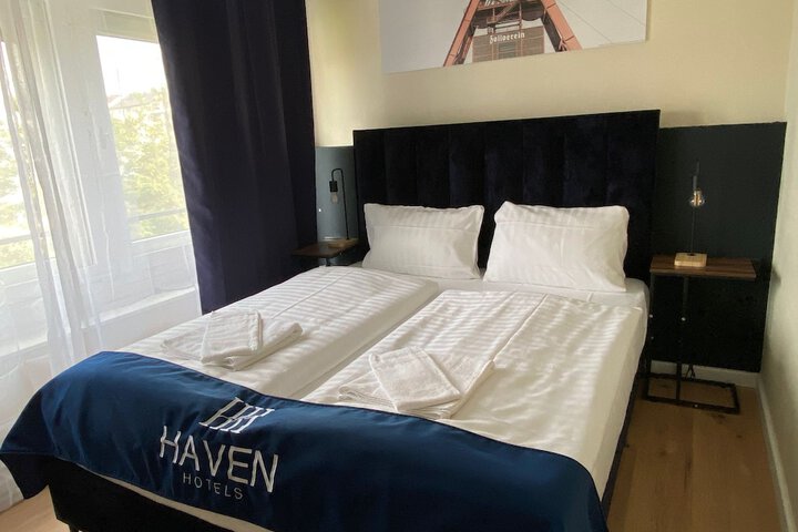 Room 13 of 25