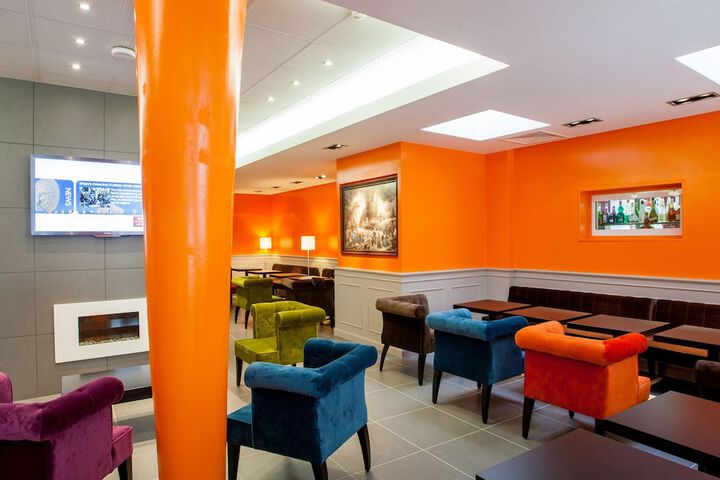 Lounge 43 of 47