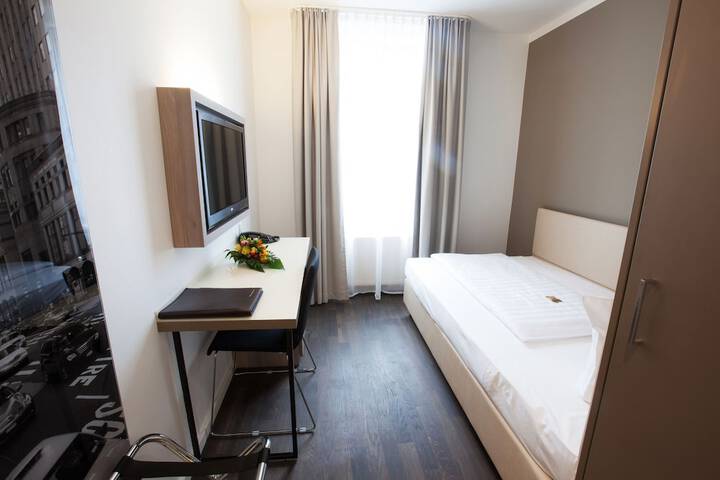 Room 5 of 35