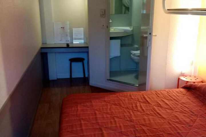Room 22 of 48