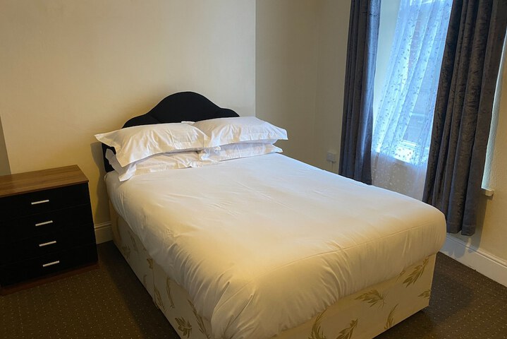 Room 8 of 18