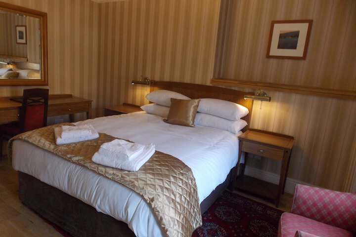 Room 2 of 37