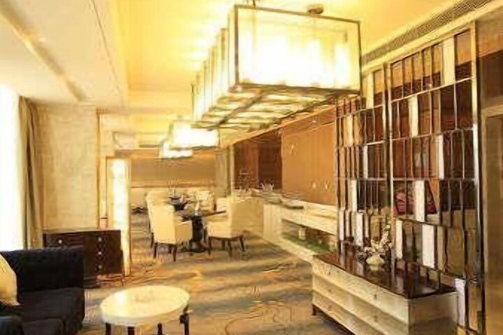 Lounge 57 of 70
