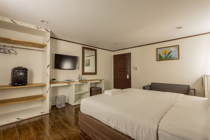 Room 35 of 85