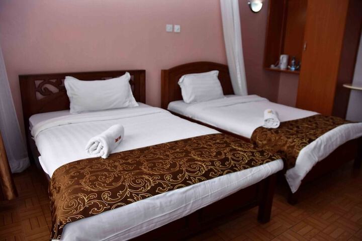 Room 10 of 96