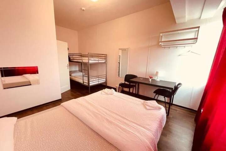 Room 43 of 150