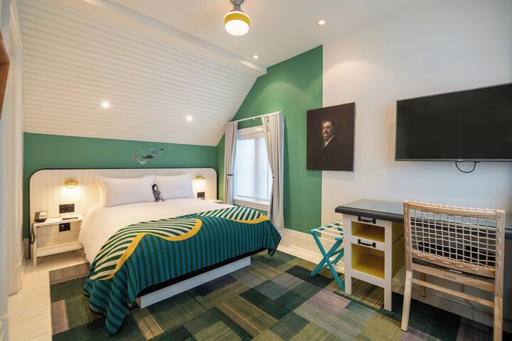 Room 30 of 52