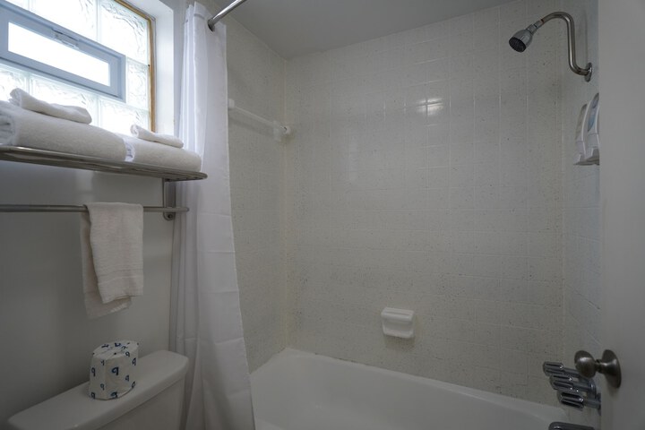 1 King Bed Ground Floor (7 of 24)