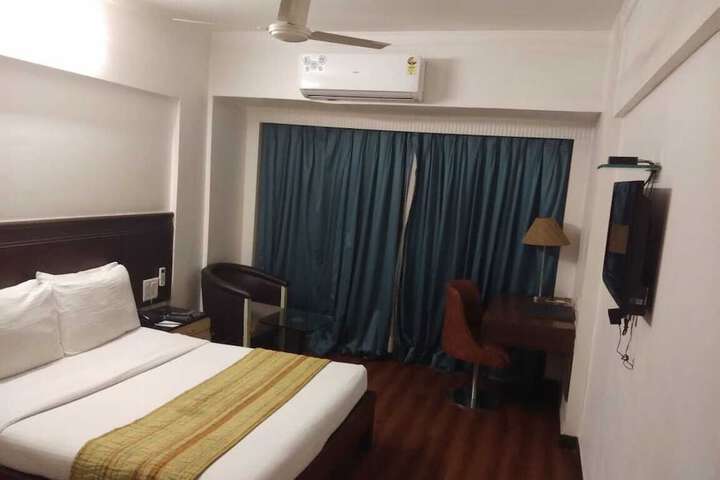 Room 9 of 23