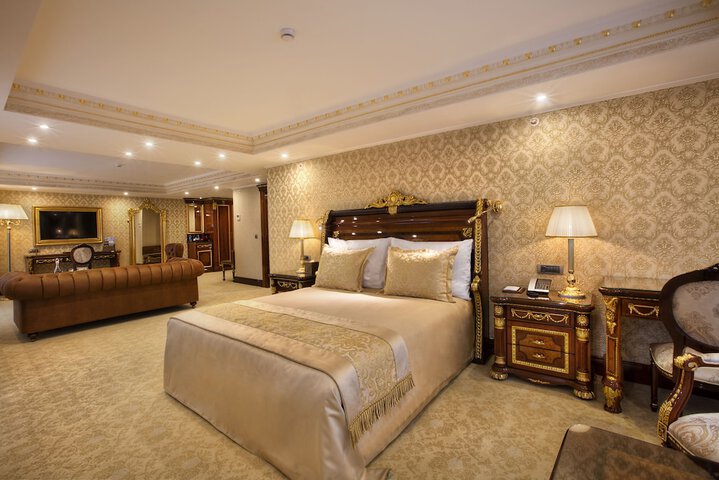 Room 18 of 114