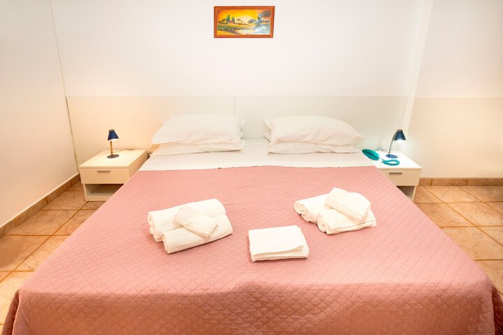 Room 14 of 36
