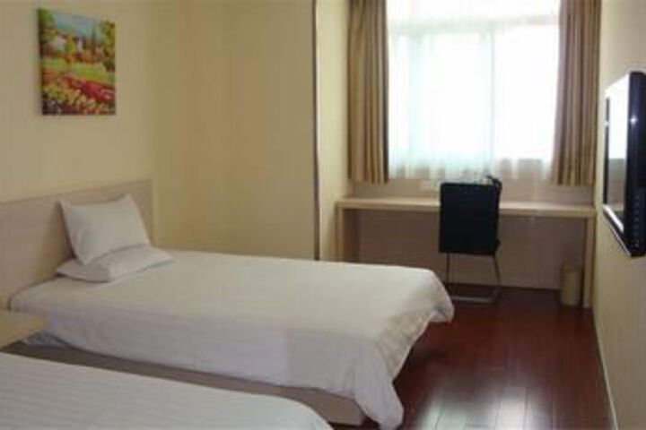 Room 27 of 61