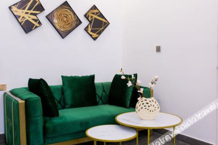 Room 2 of 37