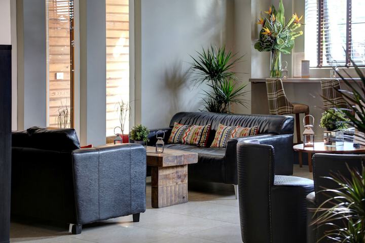 Lounge 97 of 106