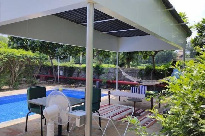 Hotel Pool