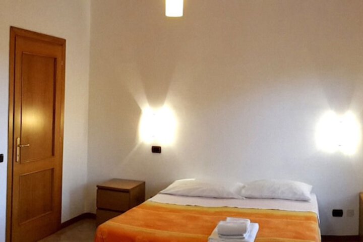 Room 2 of 25
