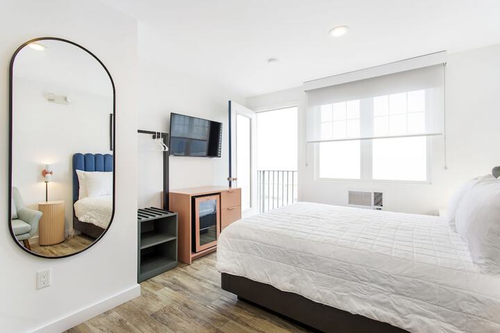 Standard Quadruple Room 2 Queen Beds (2 of 6)