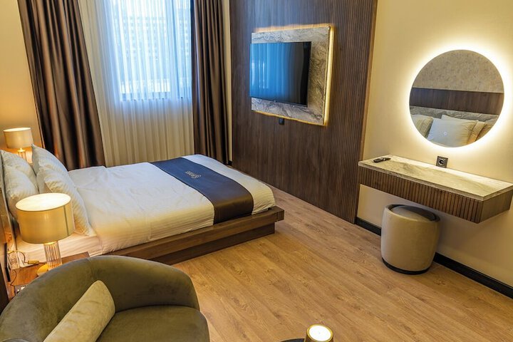 Room 17 of 76