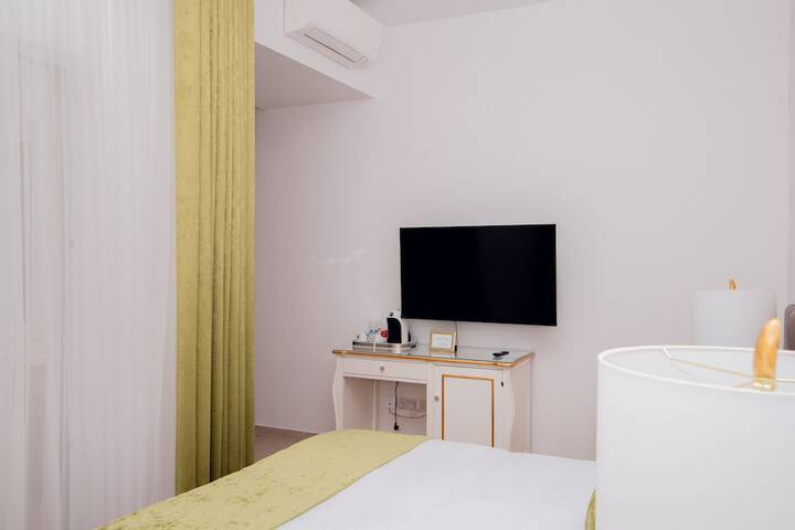 Room 17 of 77