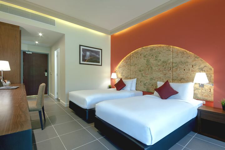 Room 5 of 115