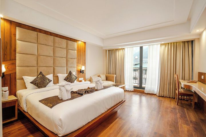Room 15 of 33