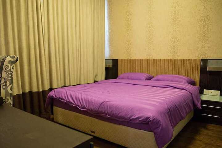 Room 6 of 30