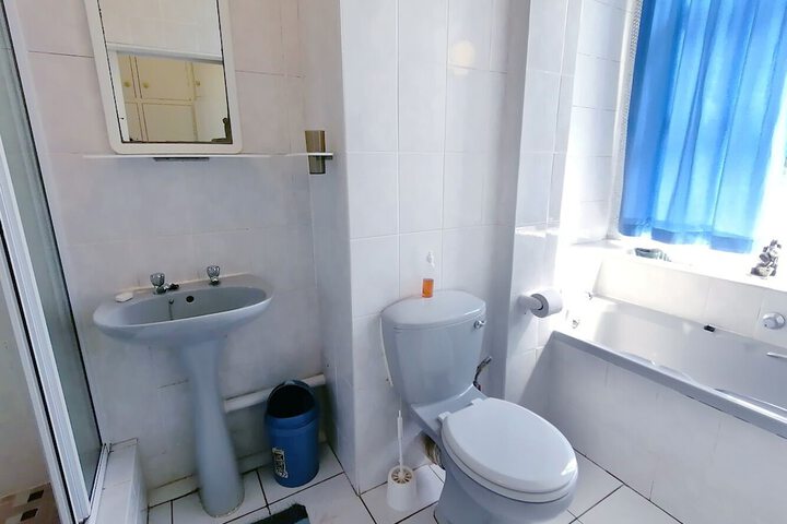 Room 12 of 28