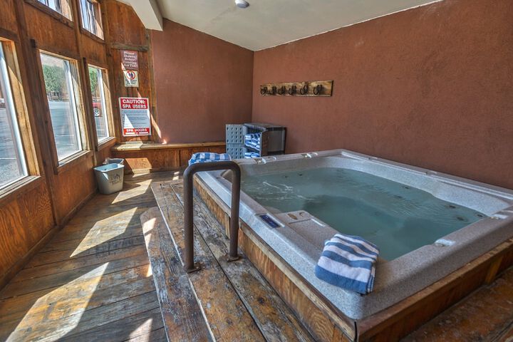 Indoor spa tub