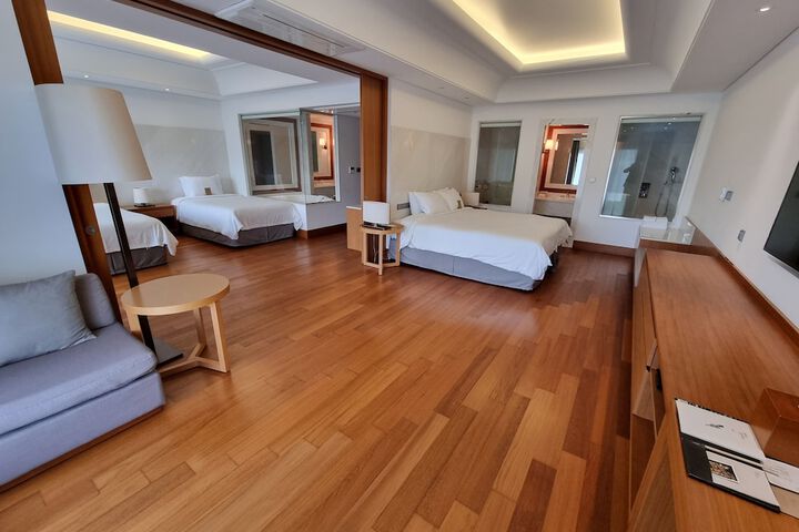 Room 13 of 100