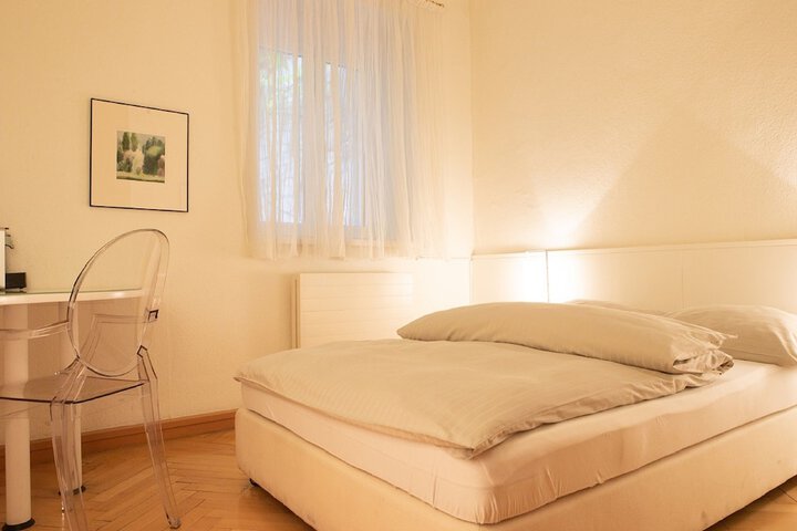 Room 10 of 72