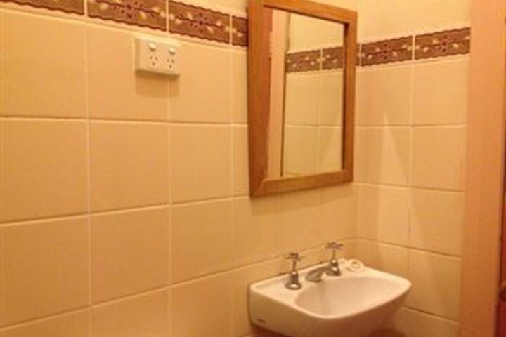 Room 2 of 10