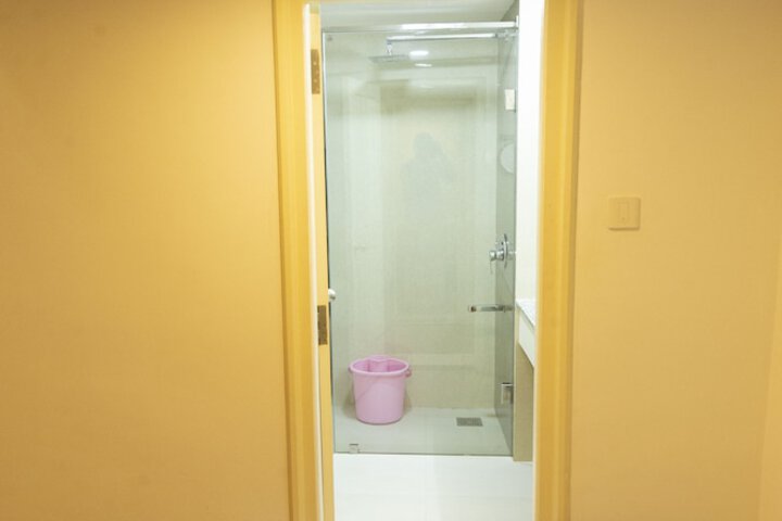 Room 11 of 21