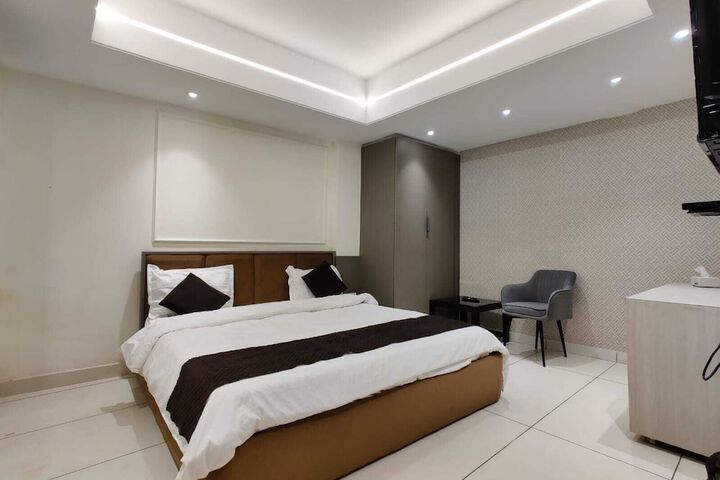 Room 5 of 15