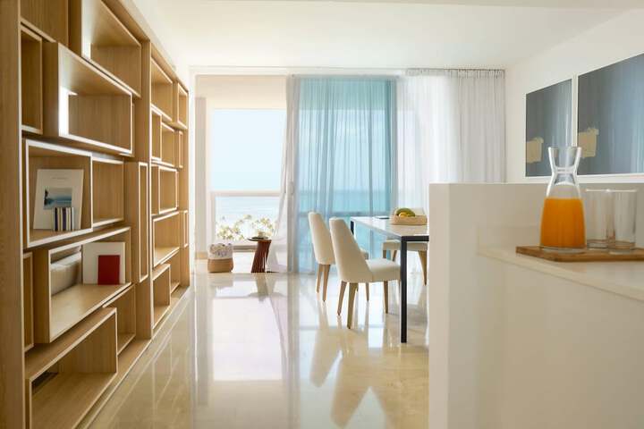 Room 45 of 152